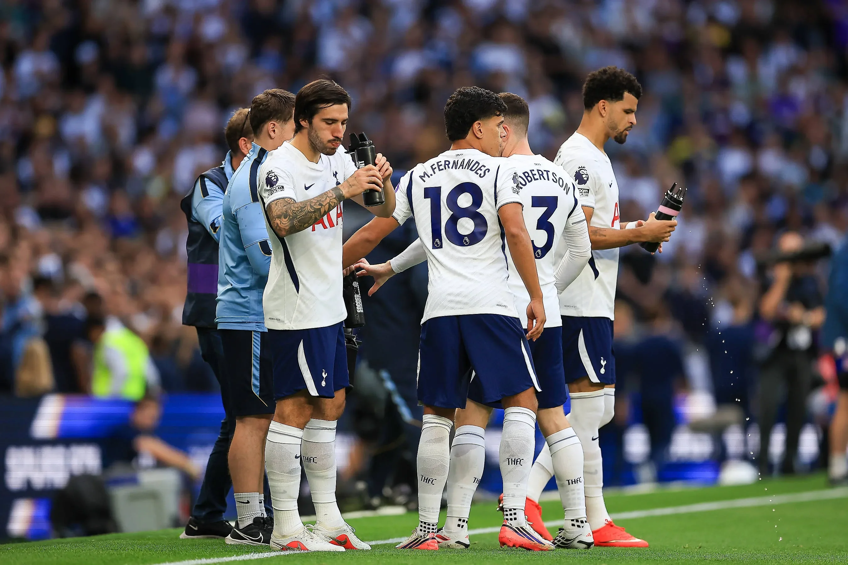 Sandro Tonali, Mateus Fernandes and Andy Robertson in action for Spurs 