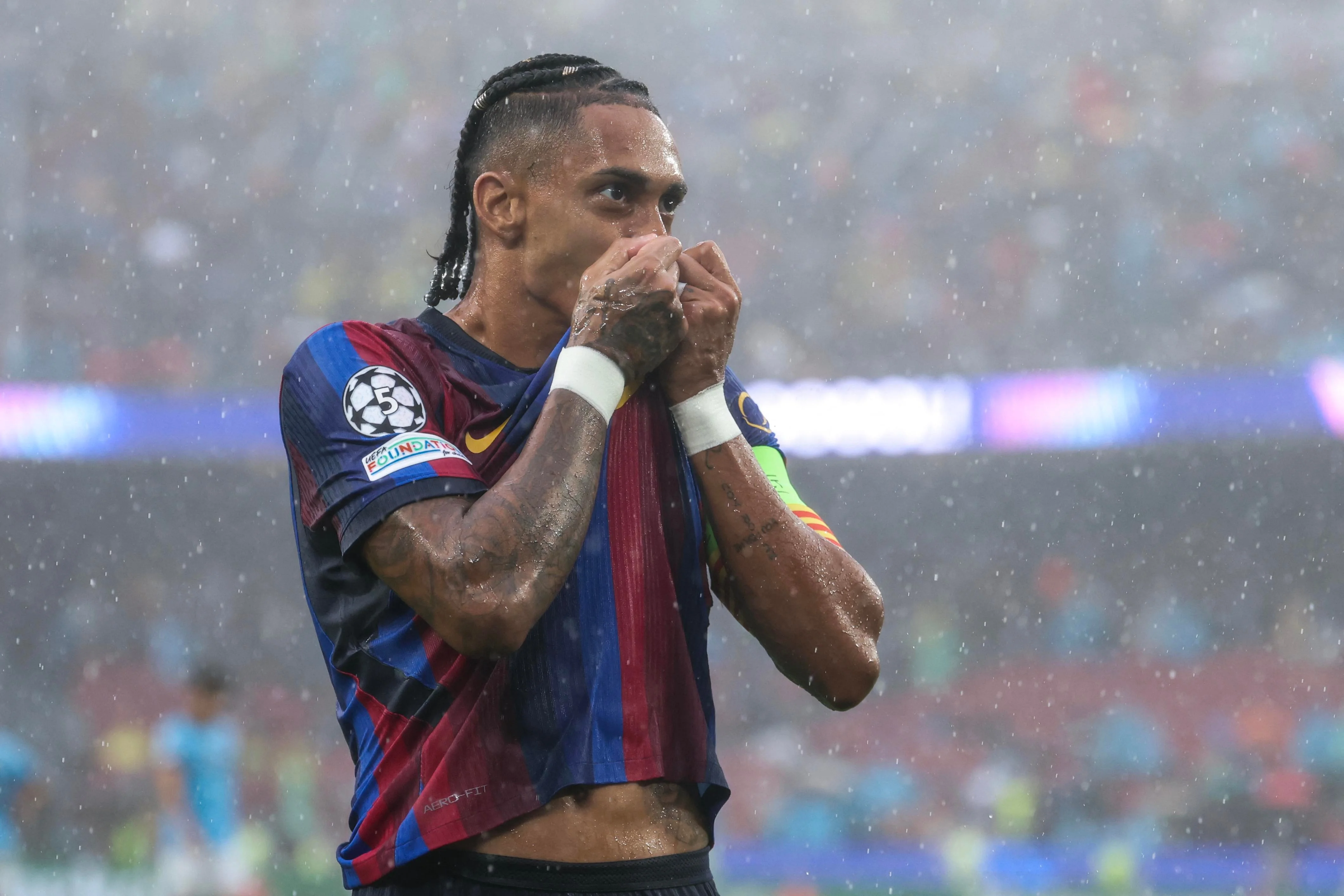 Barcelona Set to Discuss Contract Renewal with Raphinha Amid Impressive Season Start